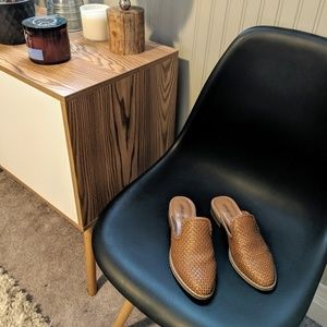 Indigo Road (Size 7) Henree Cognac Mules